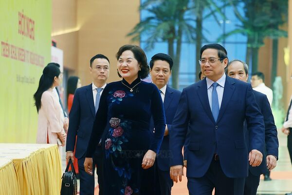 PM hails banking sector’s performance, contribution to national development