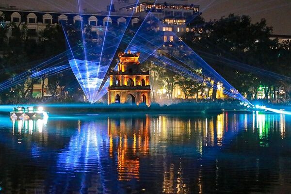 Hanoi sparkles with artistic lighting to welcome New Year