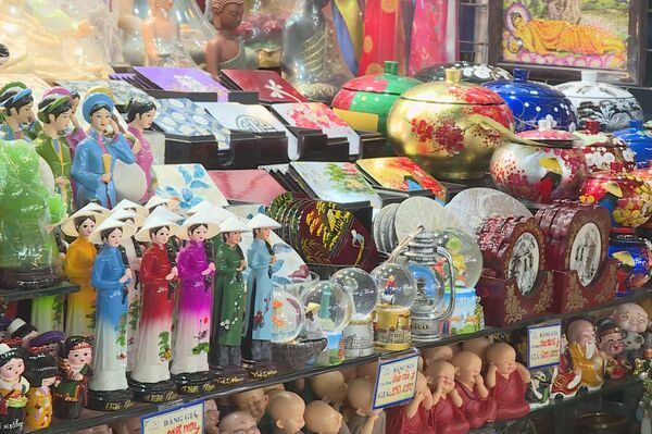 Int’l tourists fall in love with Vietnam’s “green” products