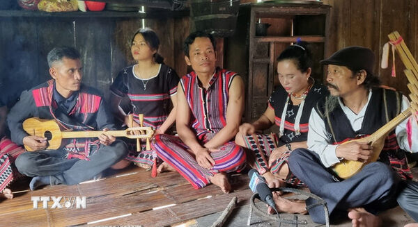 Keeping folk melodies alive amid Truong Son mountains