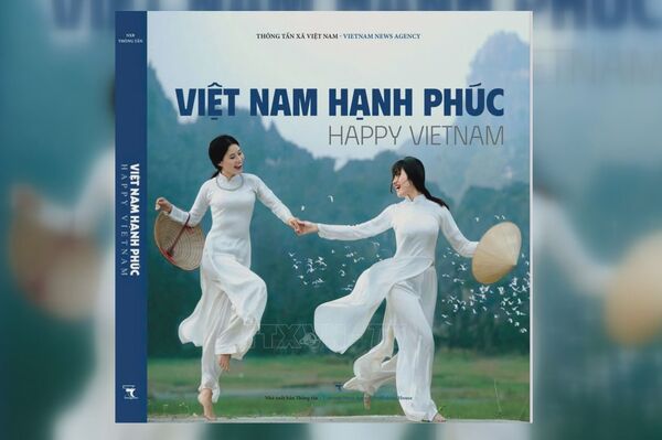 Photobooks launched to celebrate 14th National Party Congress