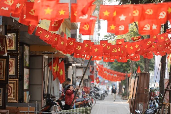 Hanoi residents look towards Party Congress