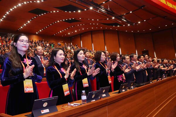 National Convention Center abuzz on opening day of 14th National Party Congress