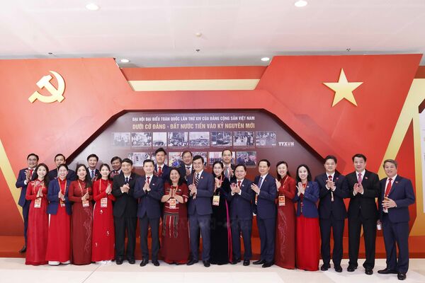 Highlights from first day of 14th National Party Congress