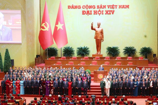 Highlights of 14th National Party Congress closing ceremony