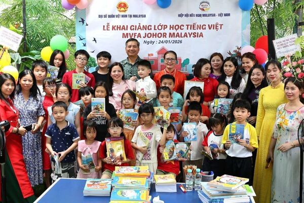 Vietnamese language class in Malaysia bridges overseas Vietnamese to their root