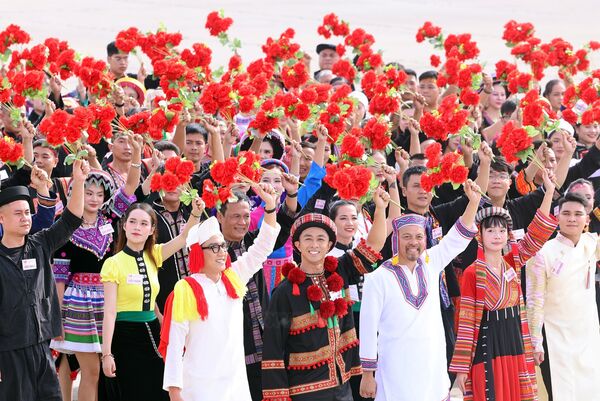  14th Party Congress underscores all benefits for the People