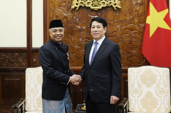 State President welcomes new Ambassadors of Indonesia, Philippines
