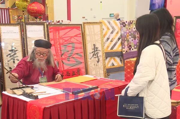 Traditional Tet atmosphere revived at Spring Fair 2026