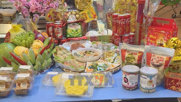 Supermarkets enter Tet feast tray service market