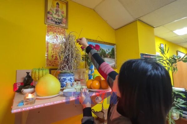 Vietnamese Kitchen Gods worship ritual observed in Russia