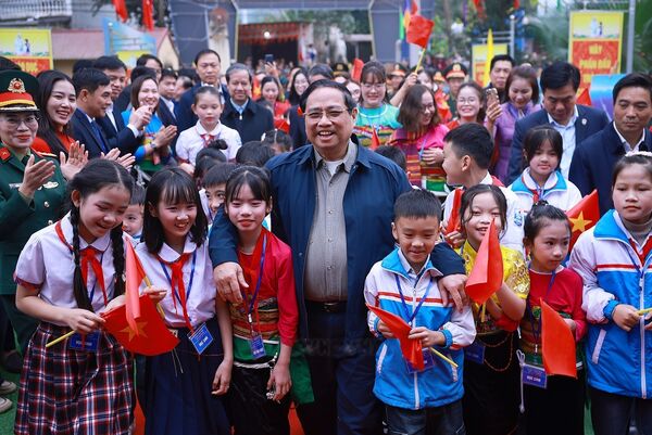 Prime Minister urges “no one left behind” as Tet approaches