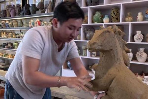 Horse mascots at 500-year-old pottery village