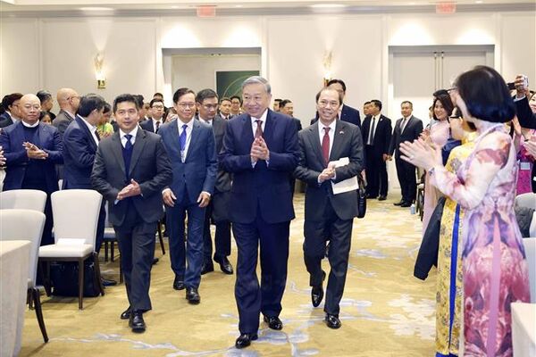 Party chief meets with representatives of Vietnamese community, agencies in US
