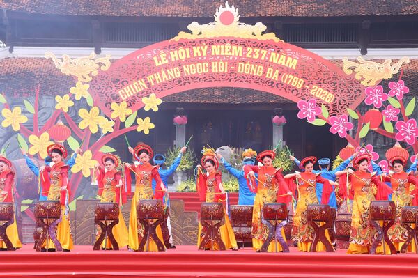Vibrant spring festivals highlight Vietnamese history, culture