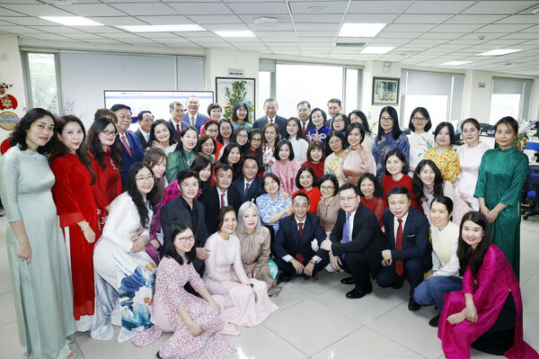 Party leader extends Lunar New Year greetings to Vietnam News Agency