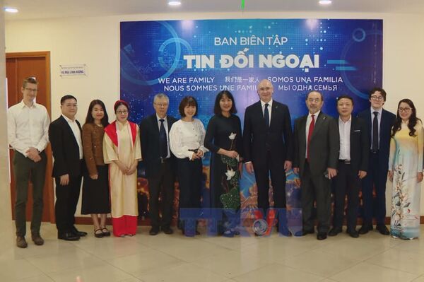 VNA, TASS advance towards multimedia cooperation