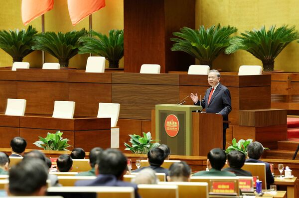 Party chief urges stronger material, spiritual internal capacity in new era