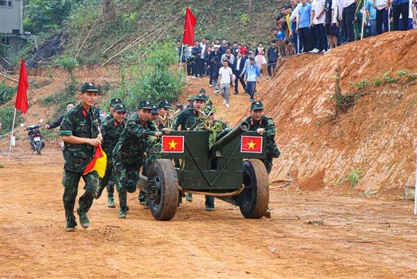 Dien Bien Phu campaign spirit revived through festival activities