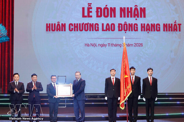 Nhan Dan Newspaper must act as ideological vanguard, shield, information sensor: Party chief