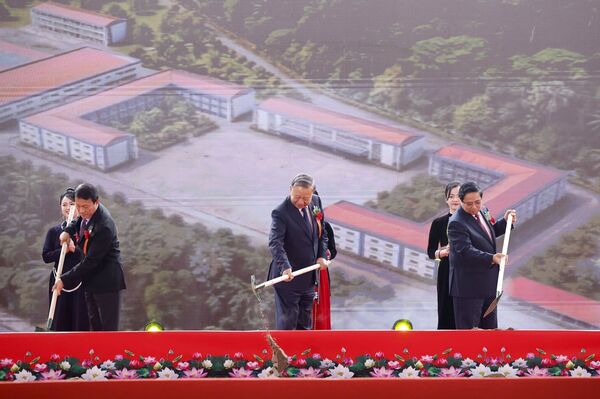 Party, Government leaders attend groundbreaking ceremony for inter-level boarding schools