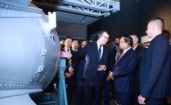 PM explores Russia’s nuclear energy, metro development
