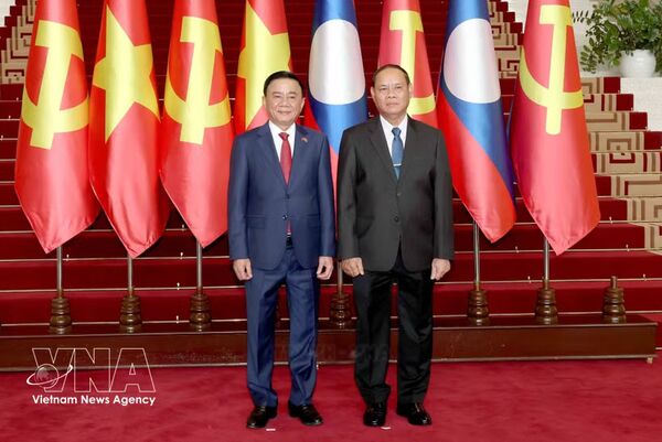 Vietnam, Laos strike new cooperation documents to further enhance ties