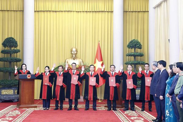 Top leader appoints eight new judges to Supreme People’s Court