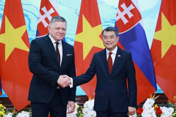 PMs discuss measures for advancing Vietnam – Slovakia relations