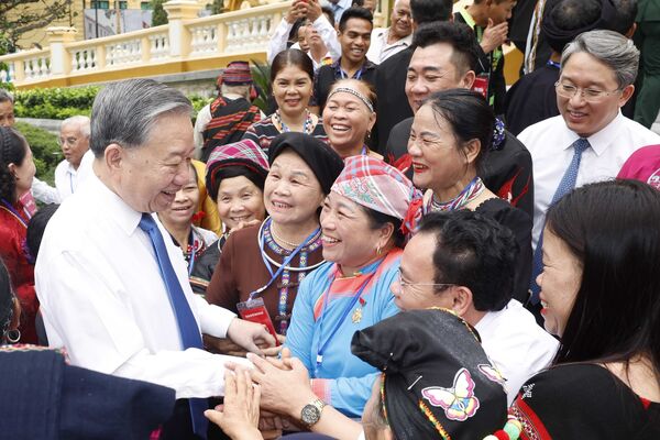 Top leader lauds unsung contributions by ethnic minority figures to national culture
