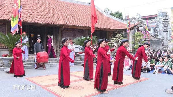 Xoan villages bustling during Hung Kings’ commemoration festival