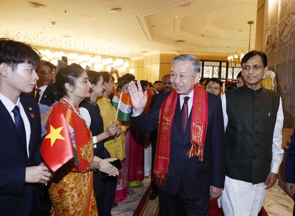 Party General Secretary, State President To Lam begins state visit to India