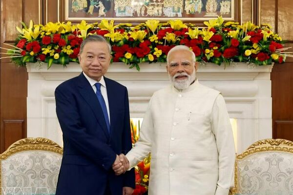 Top Vietnamese leader holds talks with Indian PM