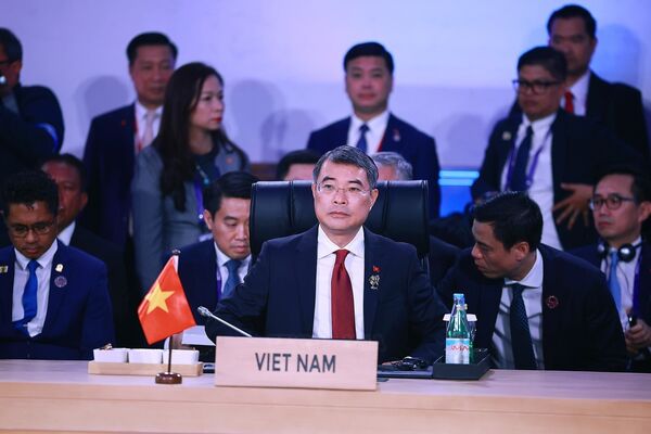 Vietnamese PM puts forward proposals to address multidimensional challenges at 48th ASEAN Summit