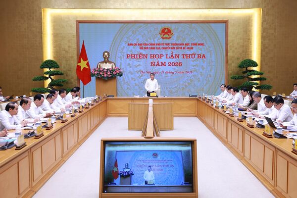 PM demands breakthrough tech results, warns against superficial action