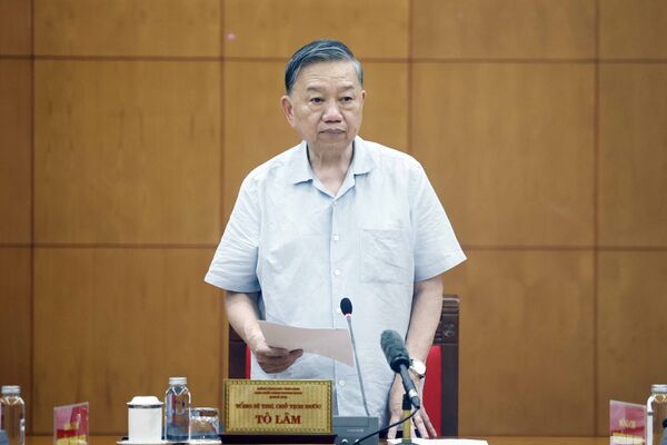 Top leader urges green, self-reliant materials industry