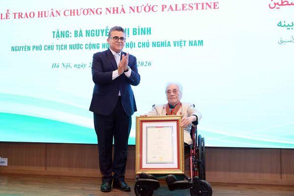 Palestine awards Star of Merit Order to former Vice President Nguyen Thi Binh