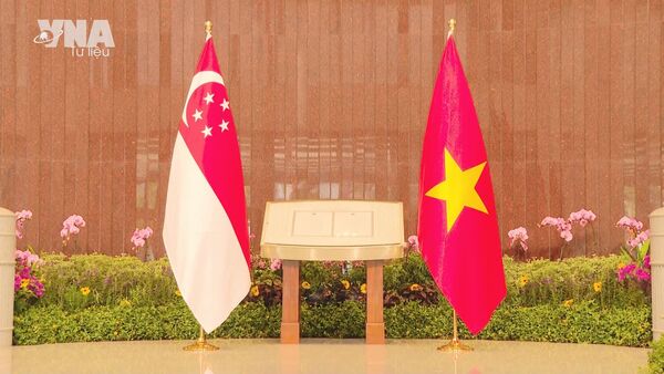 Vietnam-Singapore ties become model for regional cooperation