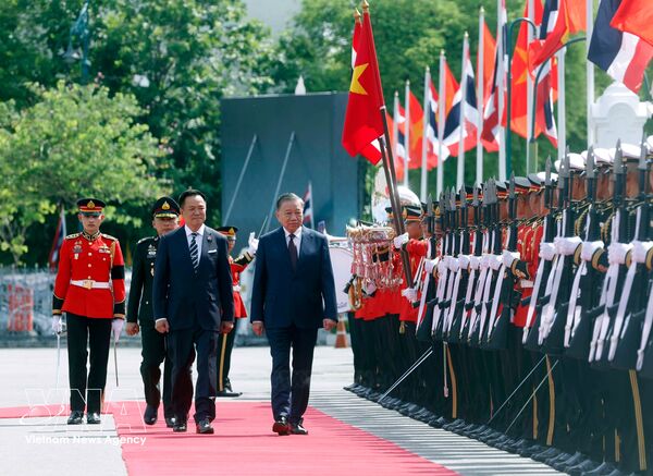 Thai PM chairs official welcome ceremony for Vietnamese Party, State leader