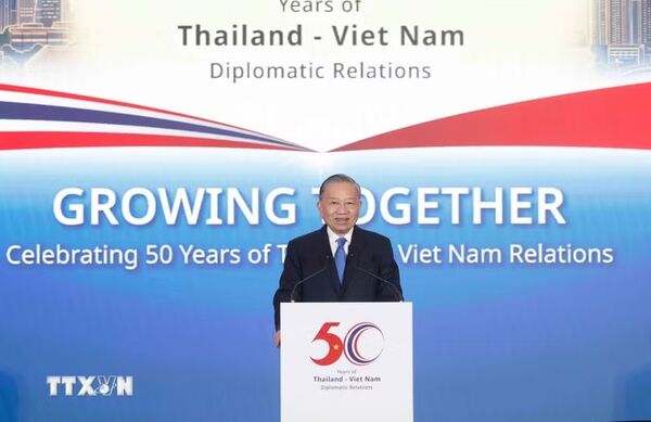 Top leader attends Vietnam-Thailand business forum in Bangkok