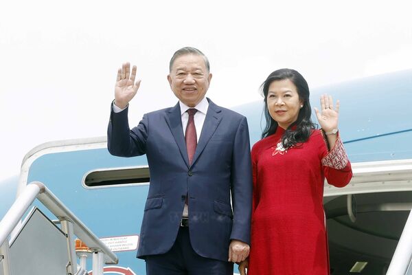 Top Vietnamese leader arrives in Philippines for state visit