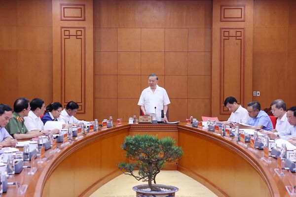 Top leader stresses growth and social harmony must go hand in hand