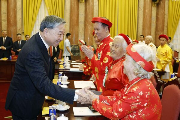 Top leader calls for new mindset to promote elderly people’s role in national development