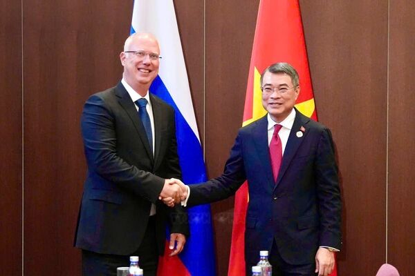 Prime Minister receives CEO of Russian Direct Investment Fund