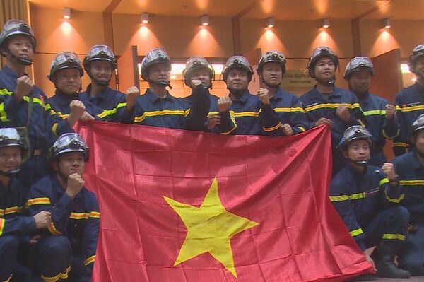 124 Vietnamese officers depart for earthquake relief mission in Venezuela
