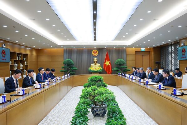 Vietnam wishes to elevate ties with Canada to new level: PM