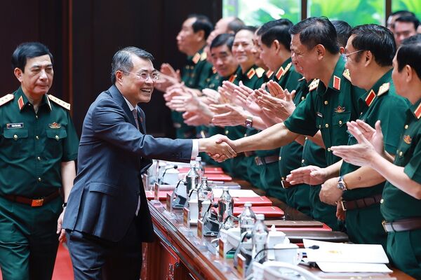 Prime Minister urges military to enhance strategic advisory role