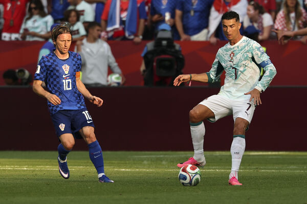 <b>Lăn cùng trái bóng Trionda 03/07: Ronaldo tỏa sáng, Tây Ban Nha và Thụy Sĩ khẳng định sức mạnh</b>