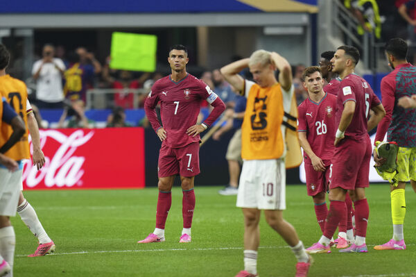 <b>Lăn cùng trái bóng Trionda 7/7: Ronaldo chia tay trong nước mắt, Tây Ban Nha và Bỉ hẹn nhau ở tứ kết</b>