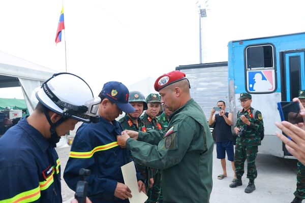 Vietnamese rescuers awarded 